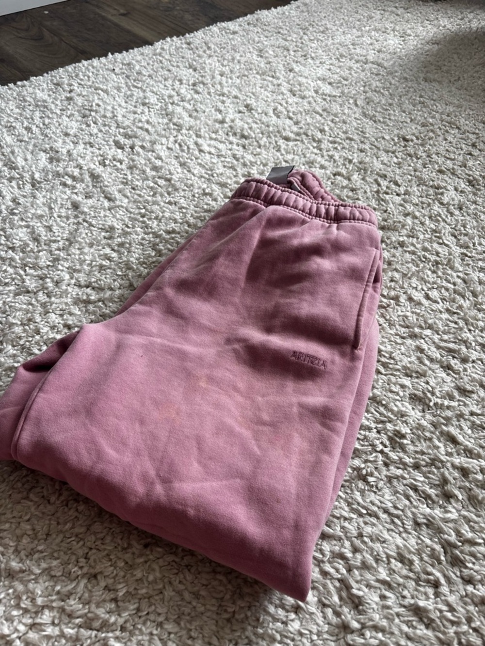 Aritzia joggers pink 
Some colour discolouration see photo